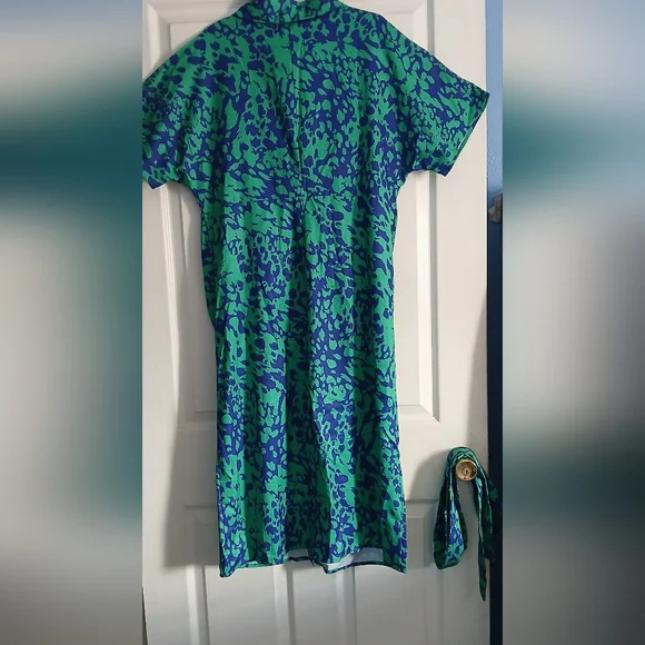 Elegant Green and Blue Patterned Dress - Picture 4 of 7